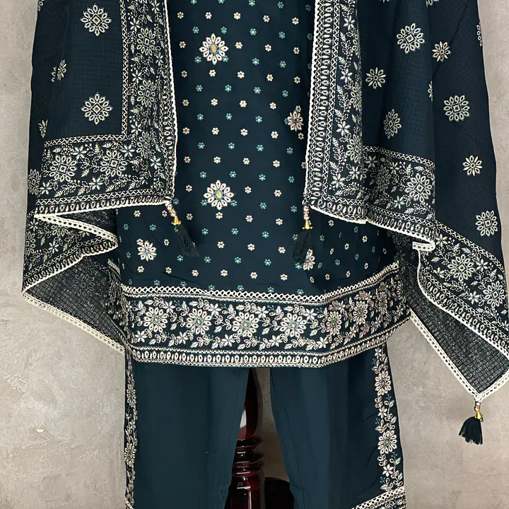 EMBROIDERED SUIT SET - Rani - 48