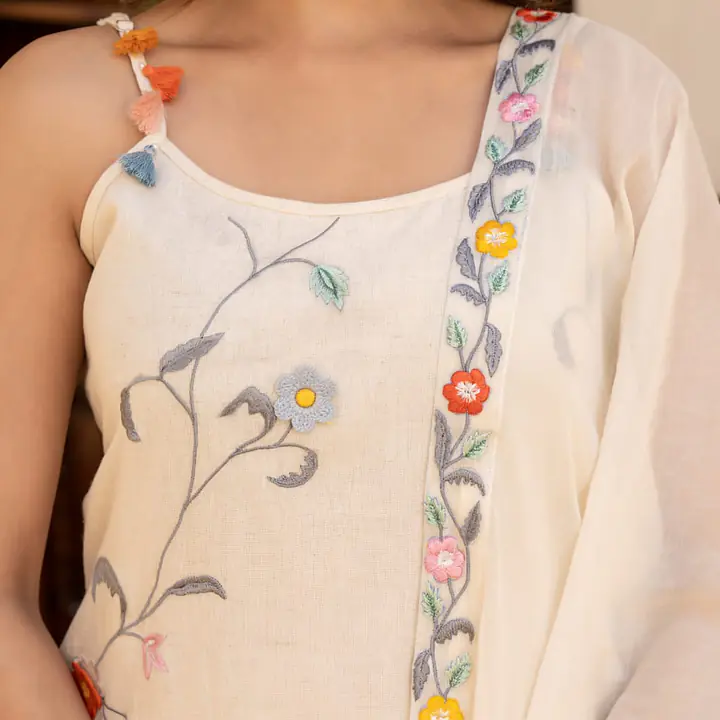 BEAUTIFUL EMBROIDERED SUIT SET - 38