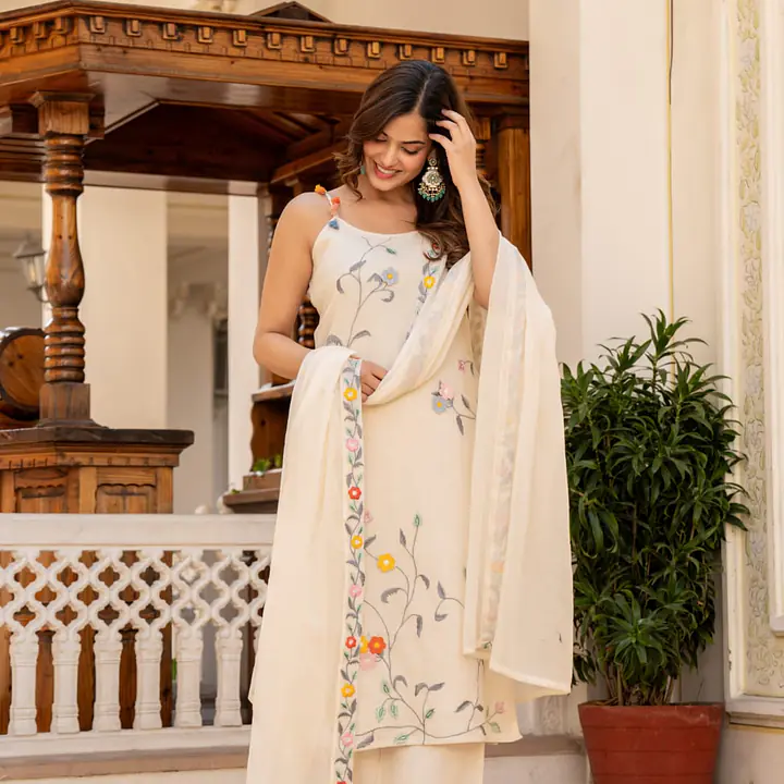 BEAUTIFUL EMBROIDERED SUIT SET