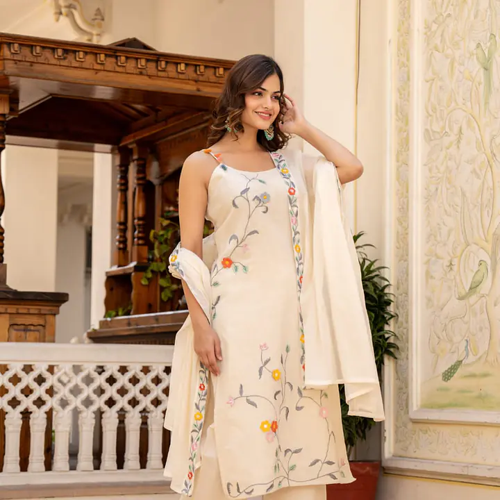 BEAUTIFUL EMBROIDERED SUIT SET