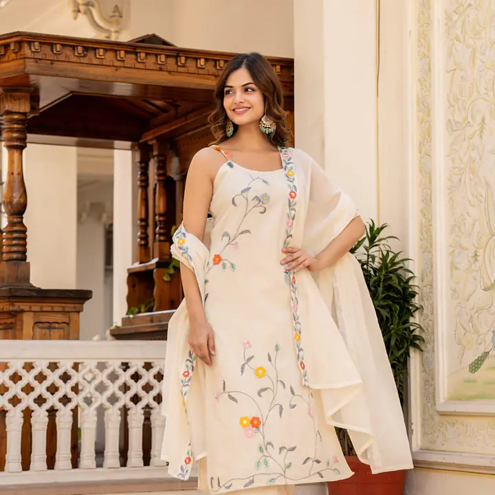 BEAUTIFUL EMBROIDERED SUIT SET