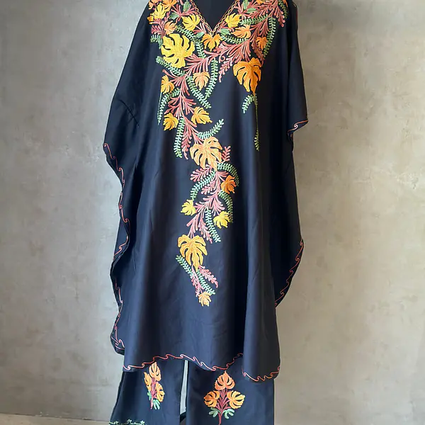 KAFTAN IN HEAVY EMBROIDERED - 40
