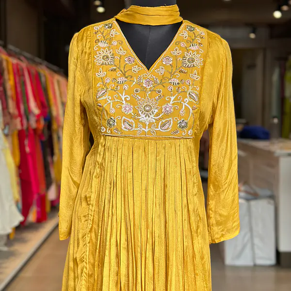 PURE CHINON HANDWORK SUIT - Yellow - 38