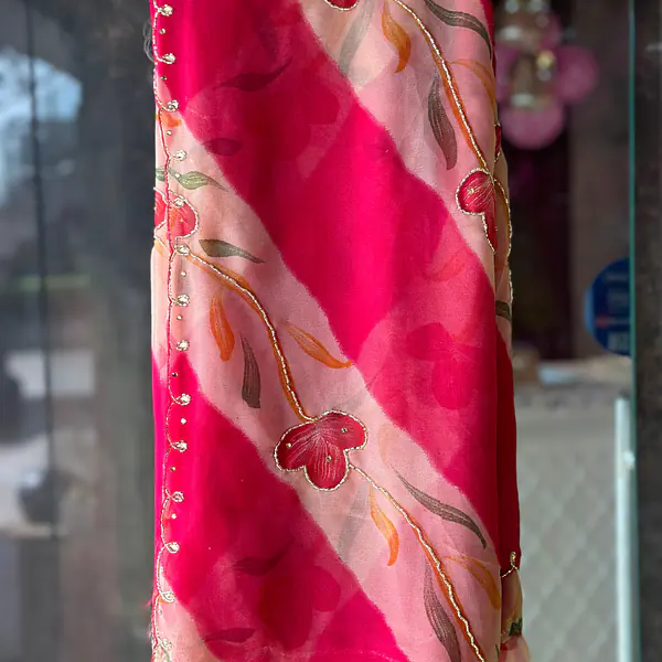 FLORAL PRINT HANDWORK SAREE - Pink floral