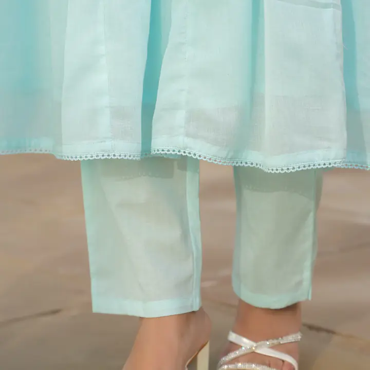 BEAUTIFUL EMBROIDERED MUL COTTON SUIT SET
