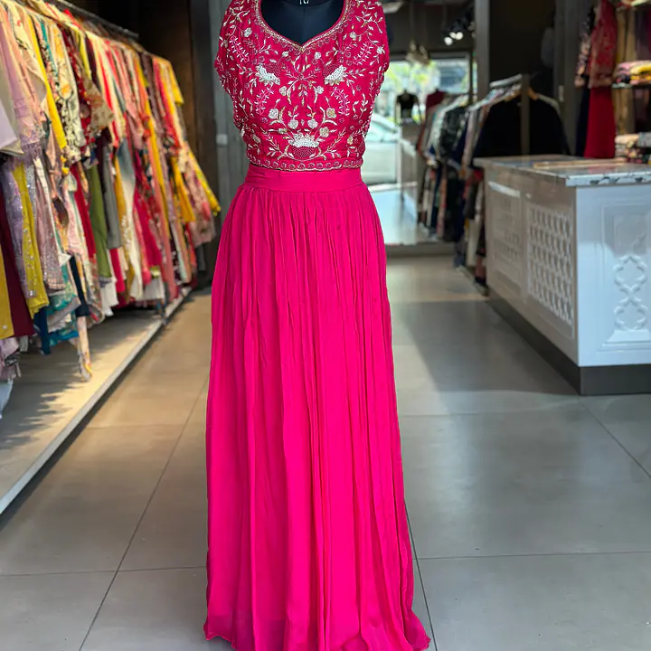 SKIRT SET WITH SHURG IN HANDWORK