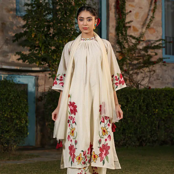 HIGHNECK EMBROIDERED SUIT SET - 38