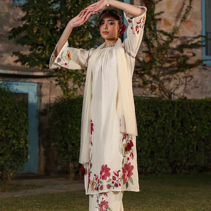 HIGHNECK EMBROIDERED SUIT SET - 40