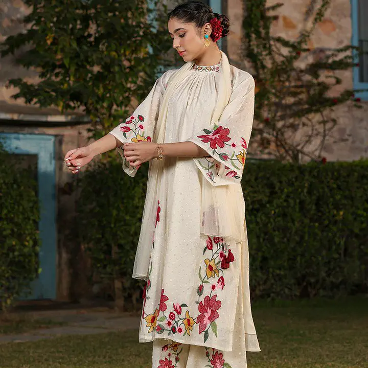 HIGHNECK EMBROIDERED SUIT SET - 42