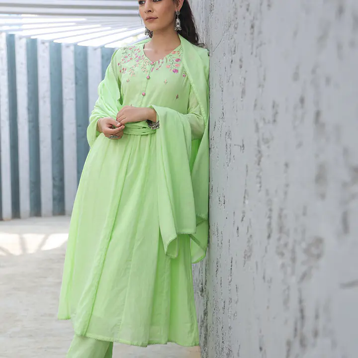 BEAUTIFUL MUL COTTON EMBROIDERED SUIT SET