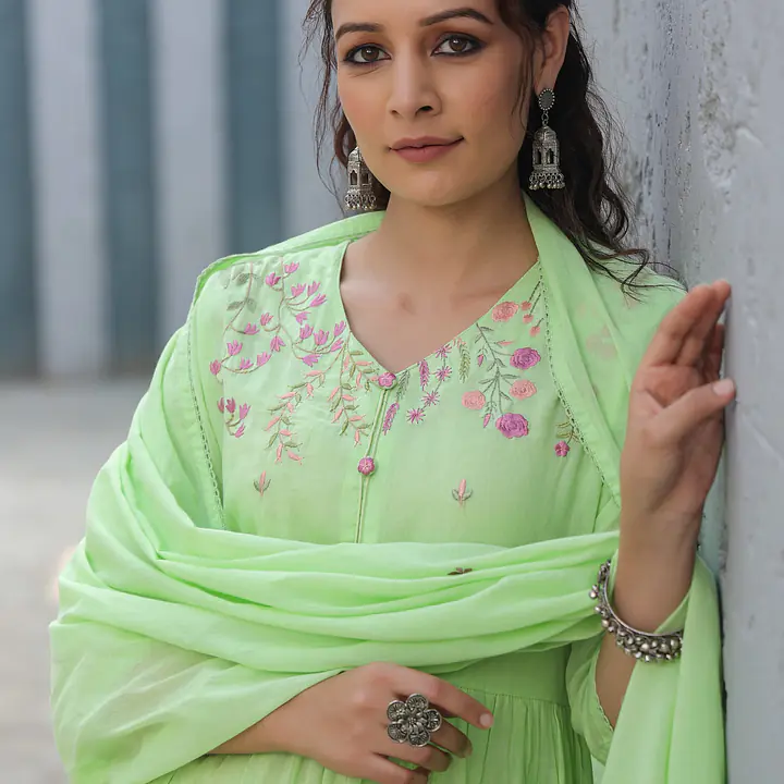 BEAUTIFUL MUL COTTON EMBROIDERED SUIT SET