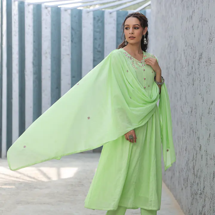 BEAUTIFUL MUL COTTON EMBROIDERED SUIT SET
