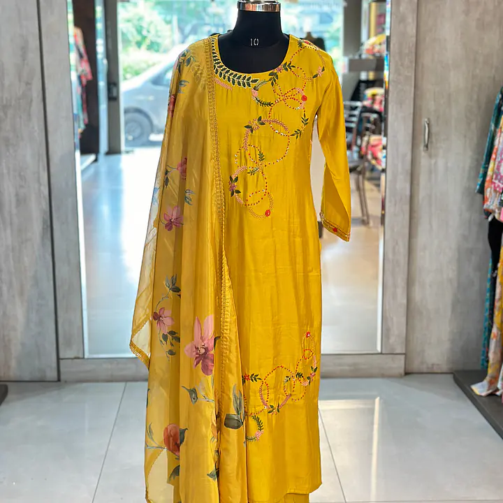 EMBROIDERED STRAIGHT SUIT SET - 38