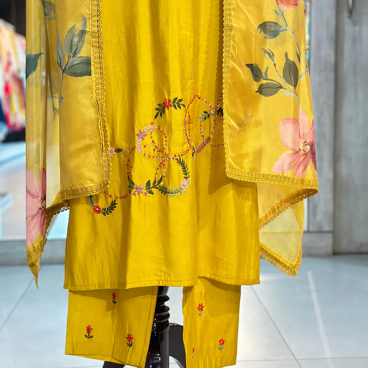 EMBROIDERED STRAIGHT SUIT SET