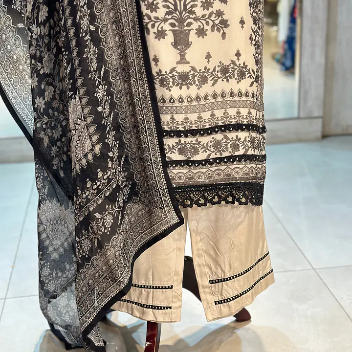 PAKISTANI STYLE SUIT SET
