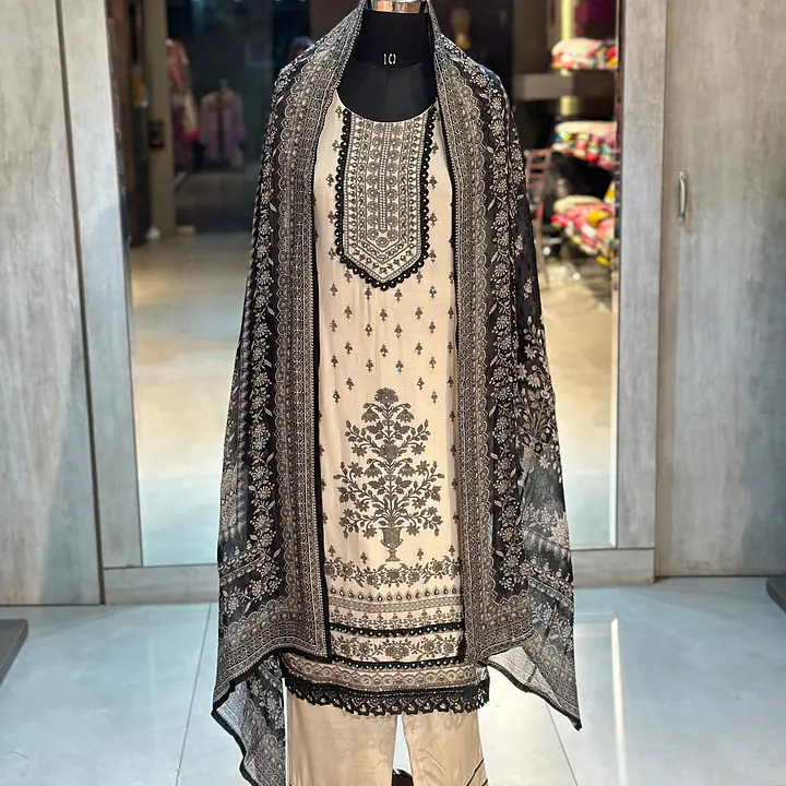PAKISTANI STYLE SUIT SET