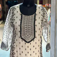 PAKISTANI STYLE SUIT SET