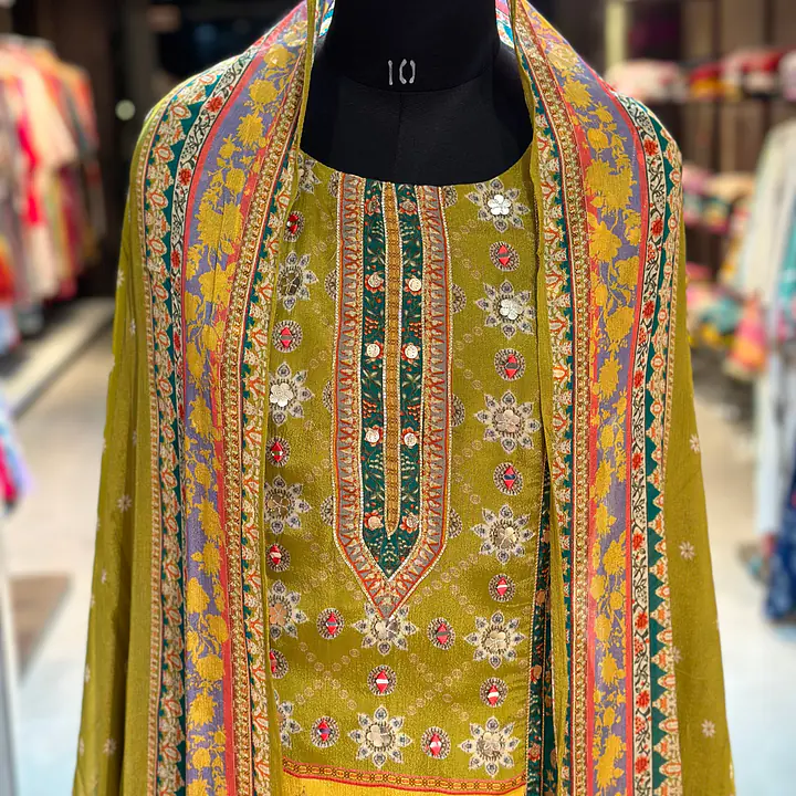 PAKISTANI STYLE SUIT SET