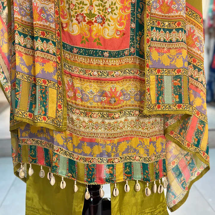 PAKISTANI STYLE SUIT SET