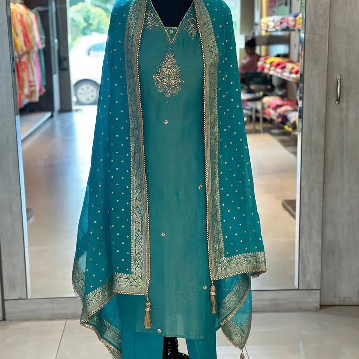 PURE TISSUE HANDWORK SUIT SET - 40