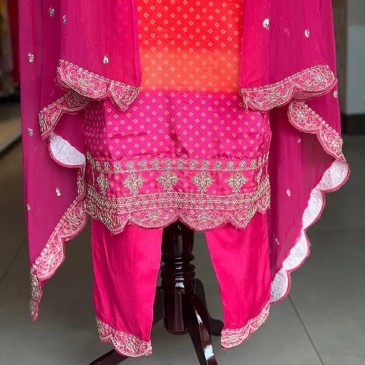 STRAIGHT BHANDEJ SUIT SET
