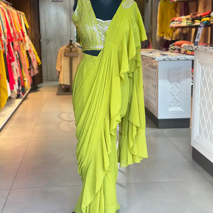 Draping Saree With Heavy Blouse