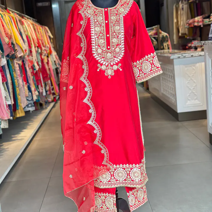 STRAIGHT SUIT SET IN ZARI WORK