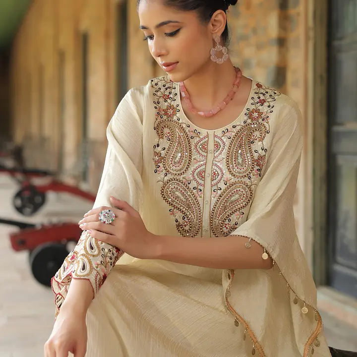 KAFTAN IN HEAVY EMBROIDERY