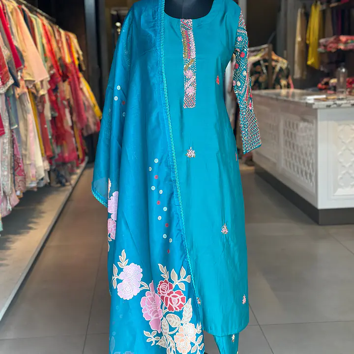 HAND EMBROIDERED STRAIGHT SUIT SET - Rama green - 38