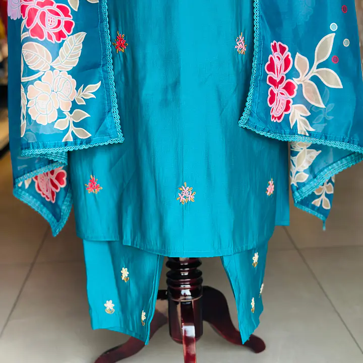 HAND EMBROIDERED STRAIGHT SUIT SET - Mahroon - 40